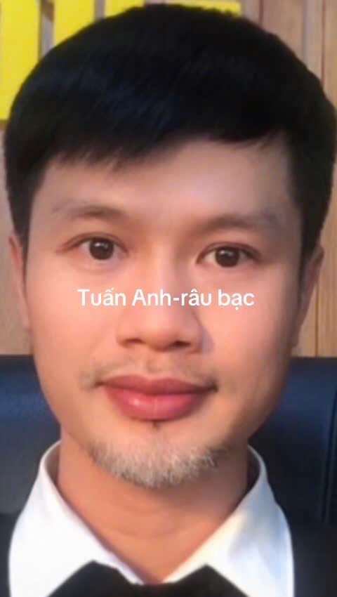 Tuấn Anh râu bạc